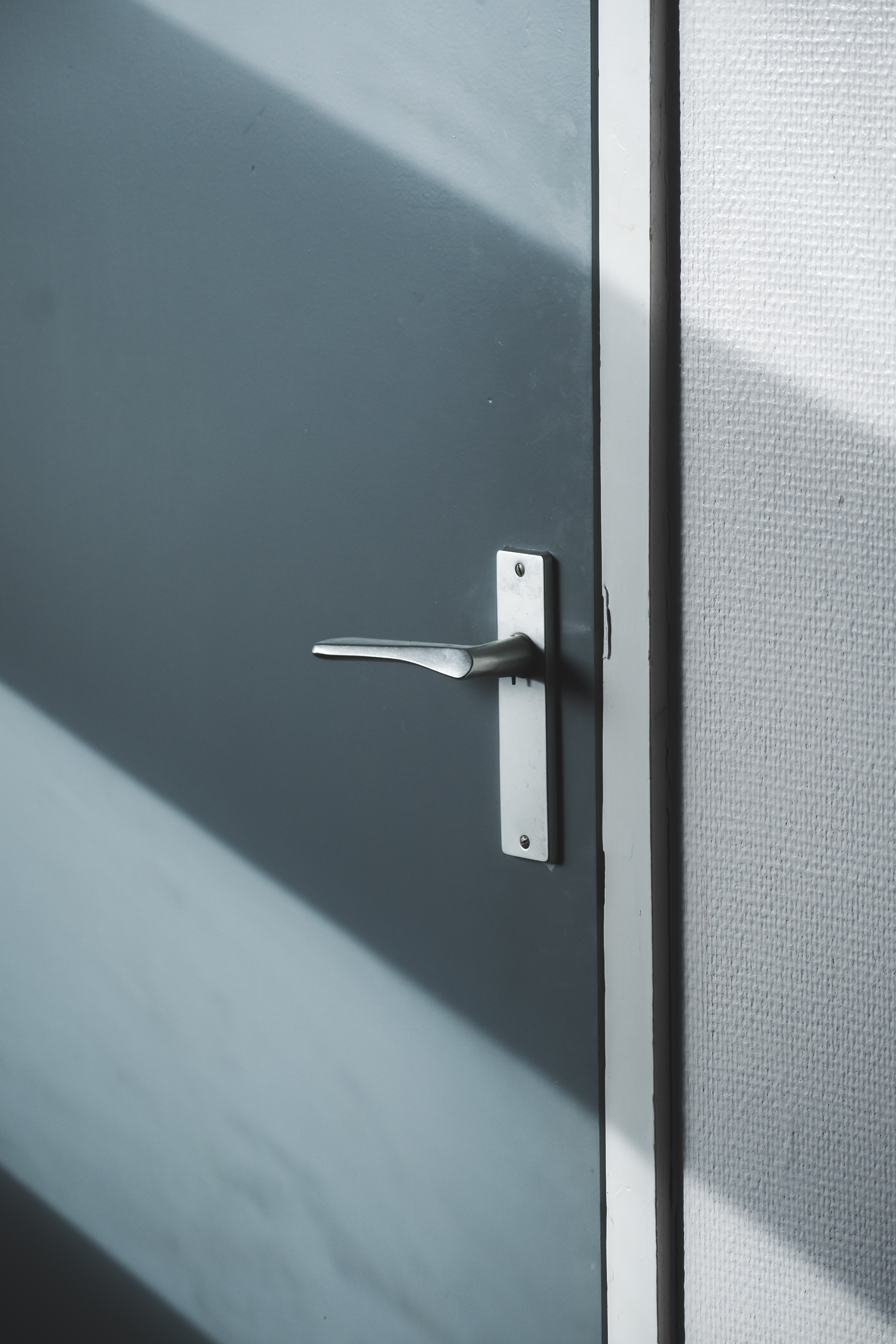 Montaż wewnętrznych drzwi – jak to zrobić profesjonalnie?